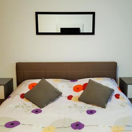 Bright & Cozy Pula Apartment ภายนอก รูปภาพ