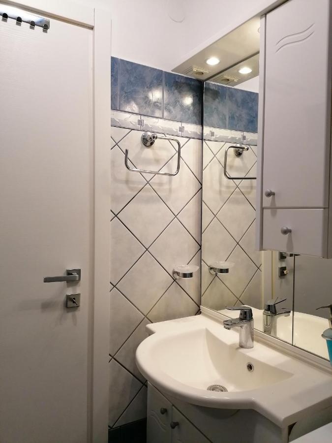 Bright & Cozy Pula Apartment ภายนอก รูปภาพ