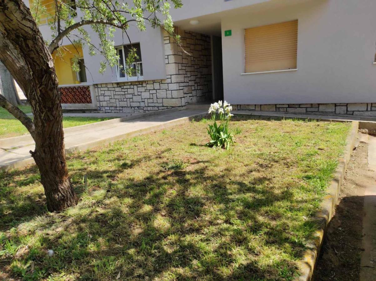 Bright & Cozy Pula Apartment ภายนอก รูปภาพ