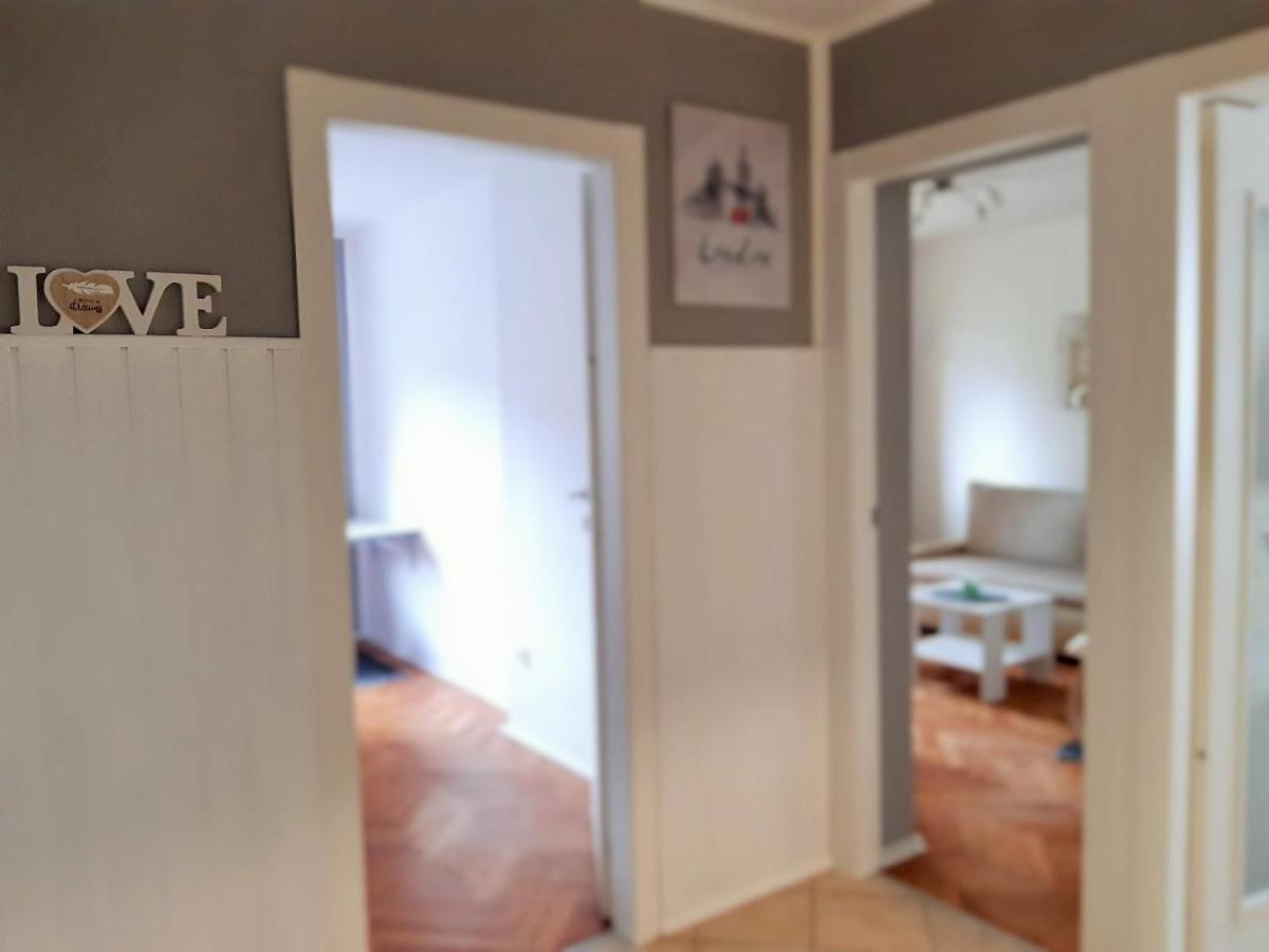 Bright & Cozy Pula Apartment ภายนอก รูปภาพ
