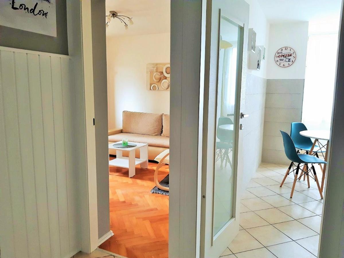 Bright & Cozy Pula Apartment ภายนอก รูปภาพ
