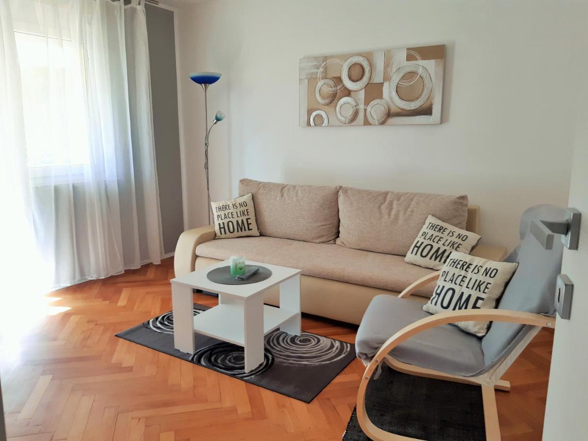 Bright & Cozy Pula Apartment ภายนอก รูปภาพ