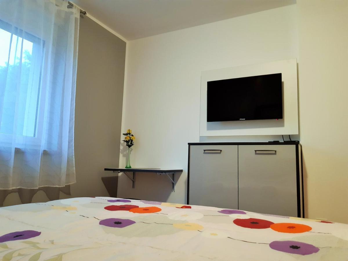 Bright & Cozy Pula Apartment ภายนอก รูปภาพ