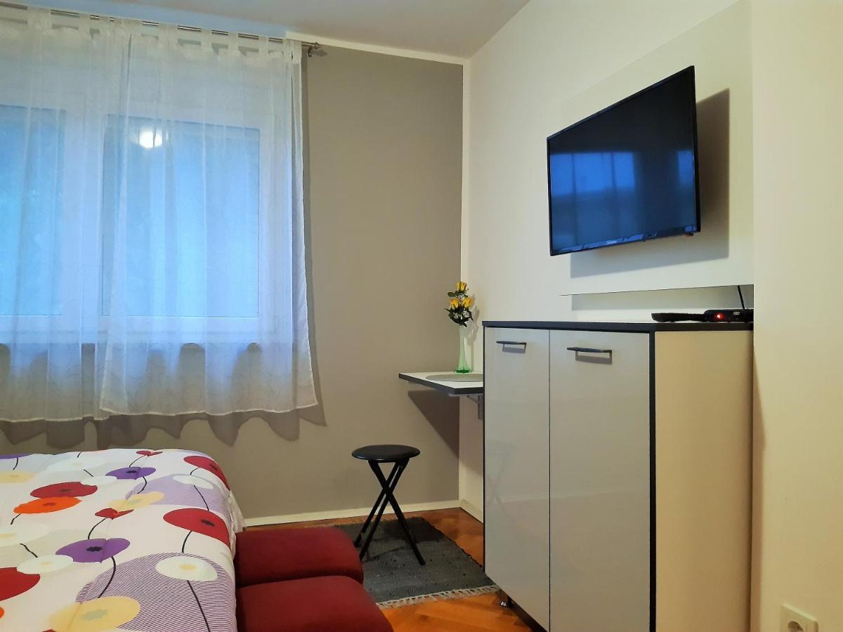 Bright & Cozy Pula Apartment ภายนอก รูปภาพ
