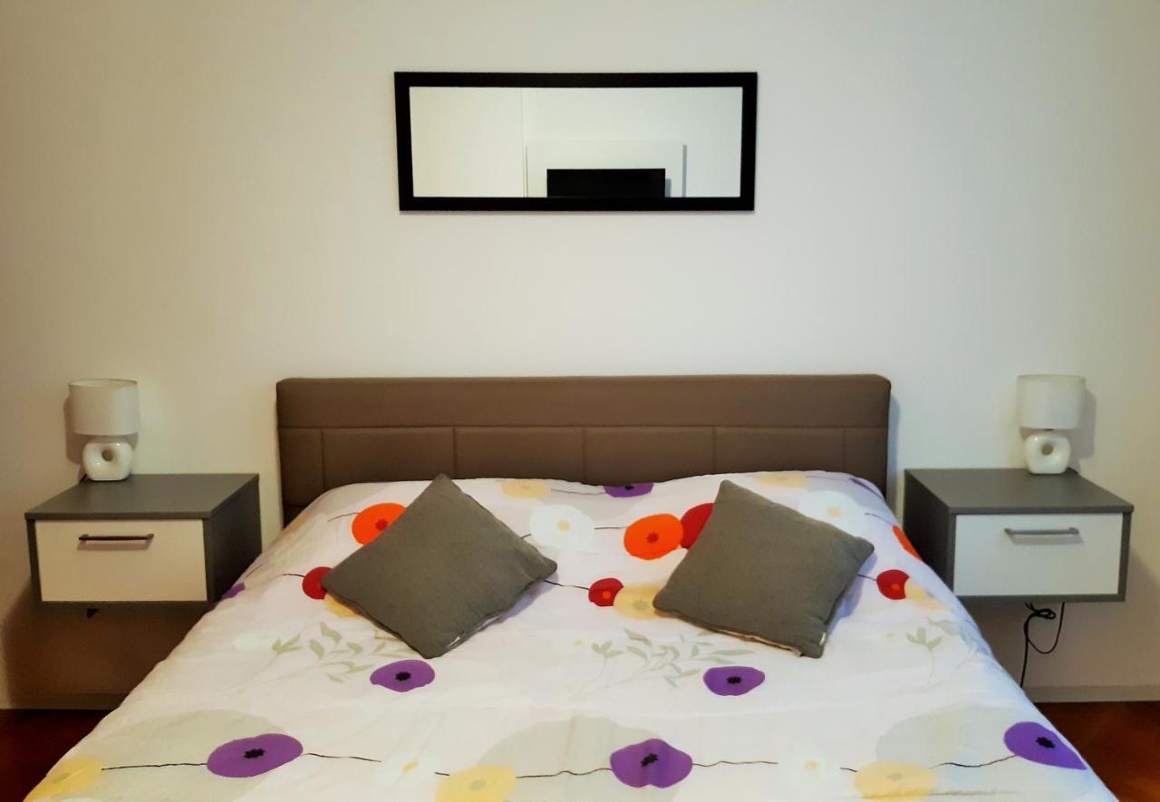 Bright & Cozy Pula Apartment ภายนอก รูปภาพ