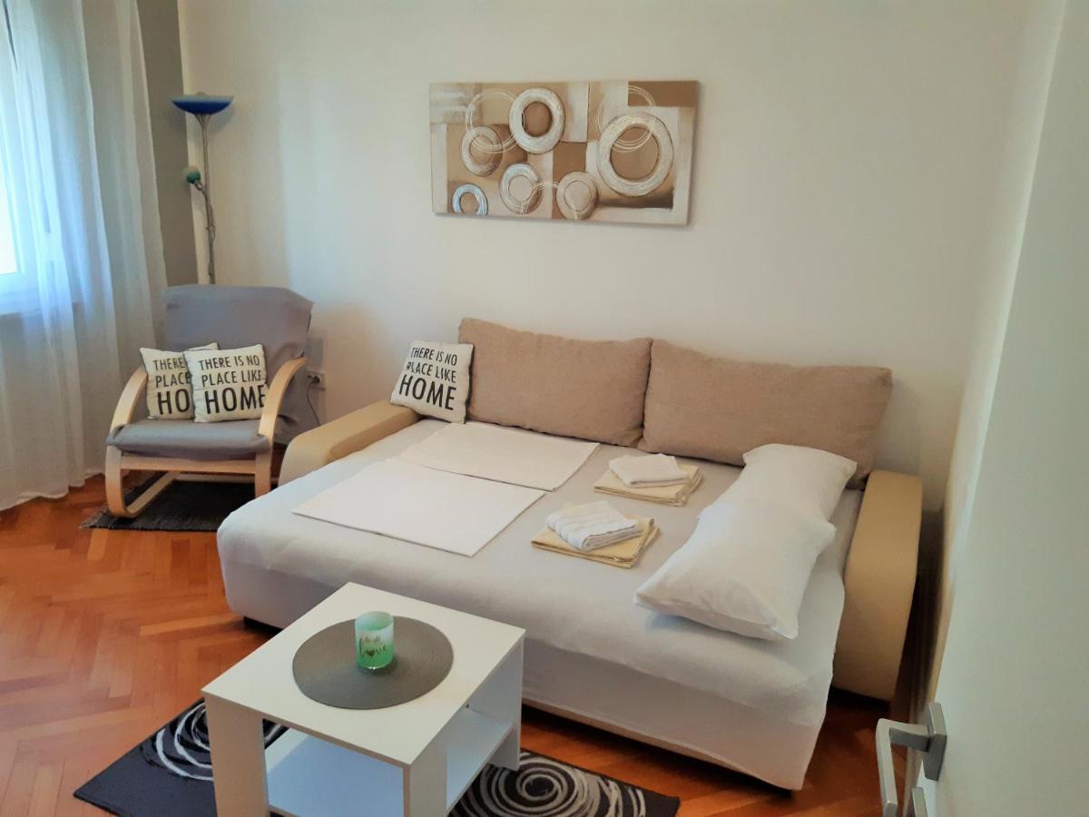 Bright & Cozy Pula Apartment ภายนอก รูปภาพ